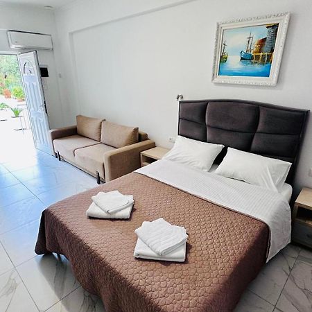 Vangjelis Hotel ヒマラ エクステリア 写真